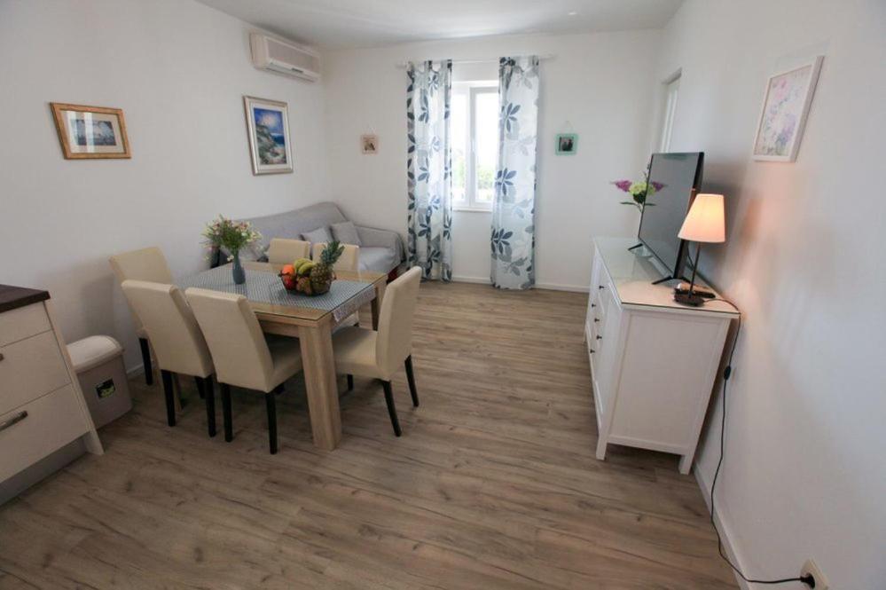 Apartments Luka Рогозница Экстерьер фото